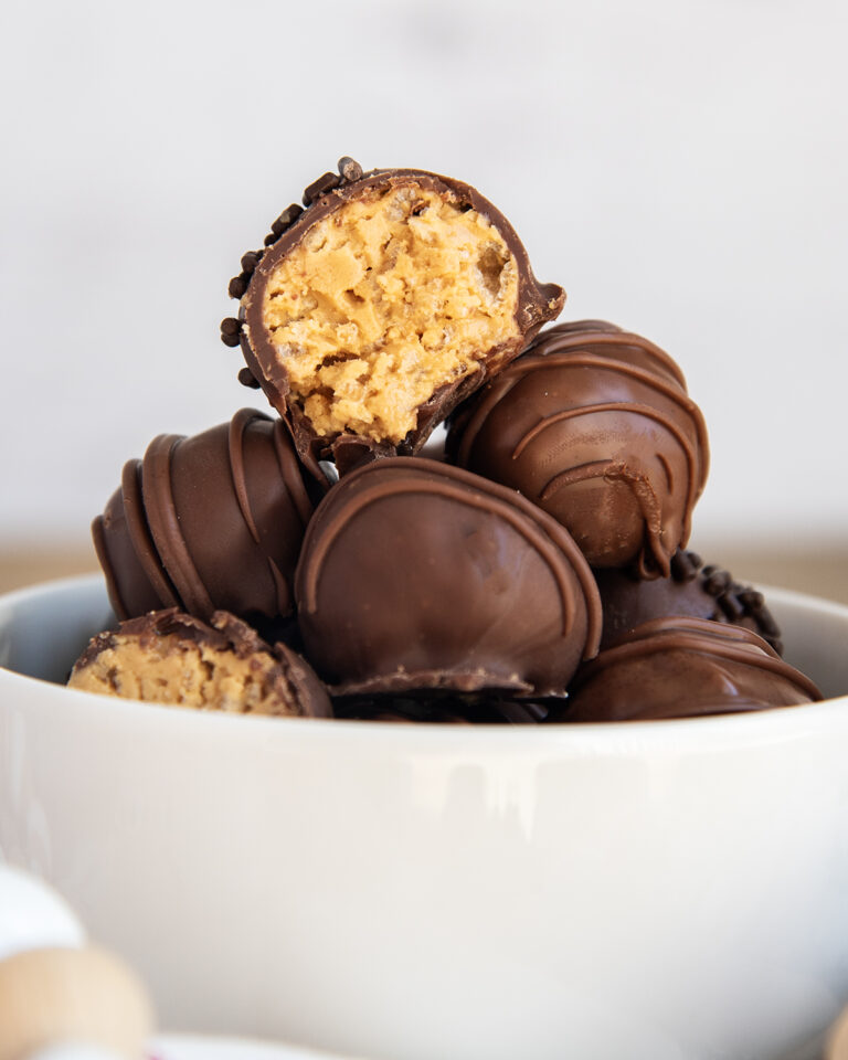 Peanut Butter Rice Crispy Balls - Best Christmas Desserts