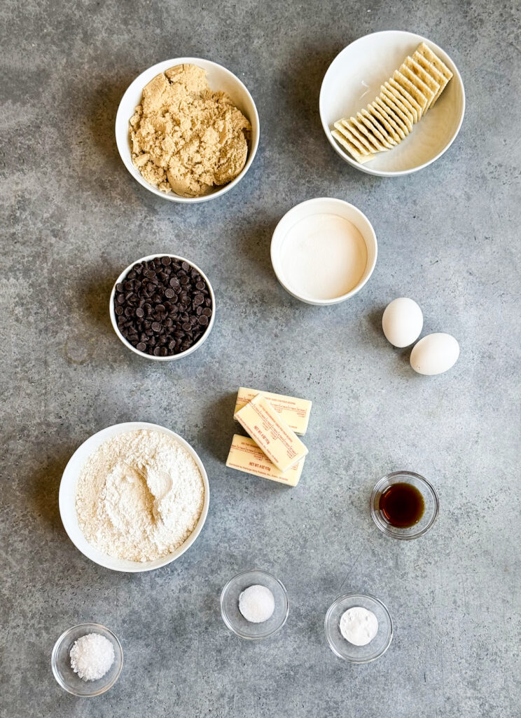 Small bowls of the ingredients needed to make Christmas crack cookies. 