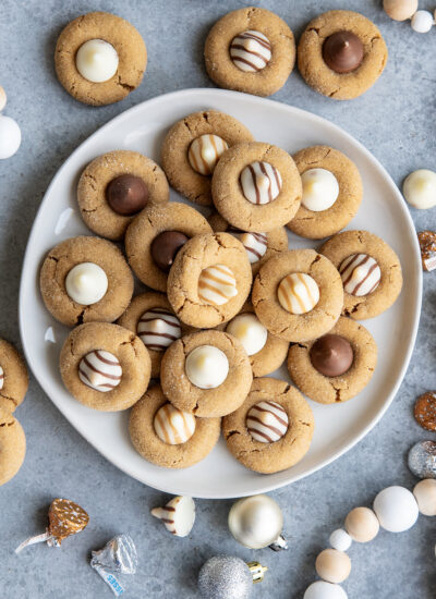 An above view of a plate of gingerbread blossom cookies.