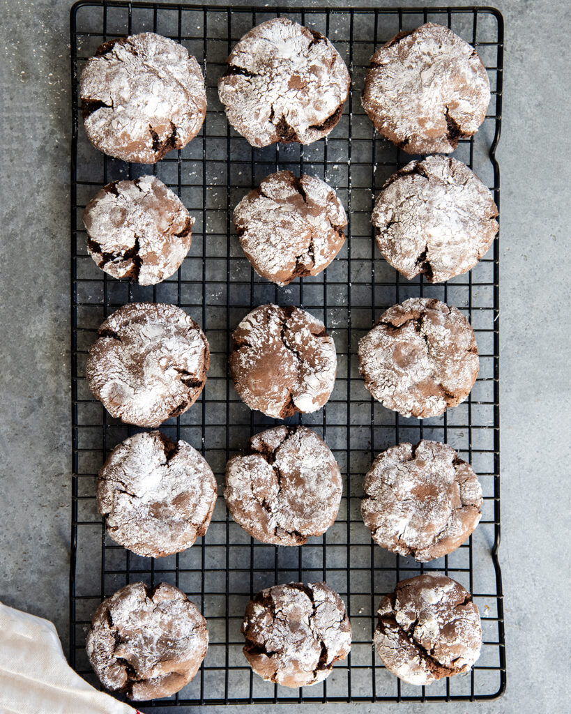 Rows of chocolate cake mix cookies on a cooling rack.