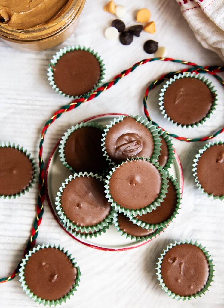 A plate of scotcheroo meltaways in green paper liners.
